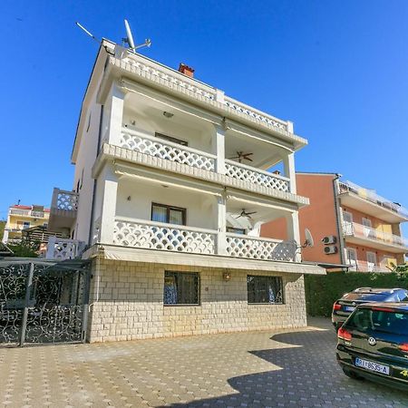 Apartment Eni Selce Buitenkant foto
