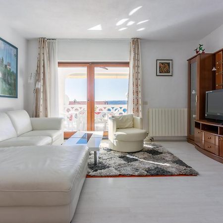 Apartment Eni Selce Buitenkant foto