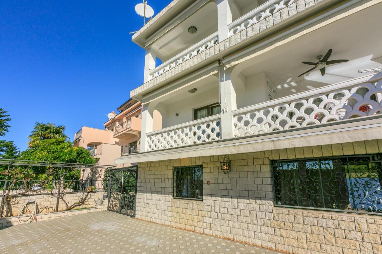 Apartment Eni Selce Buitenkant foto