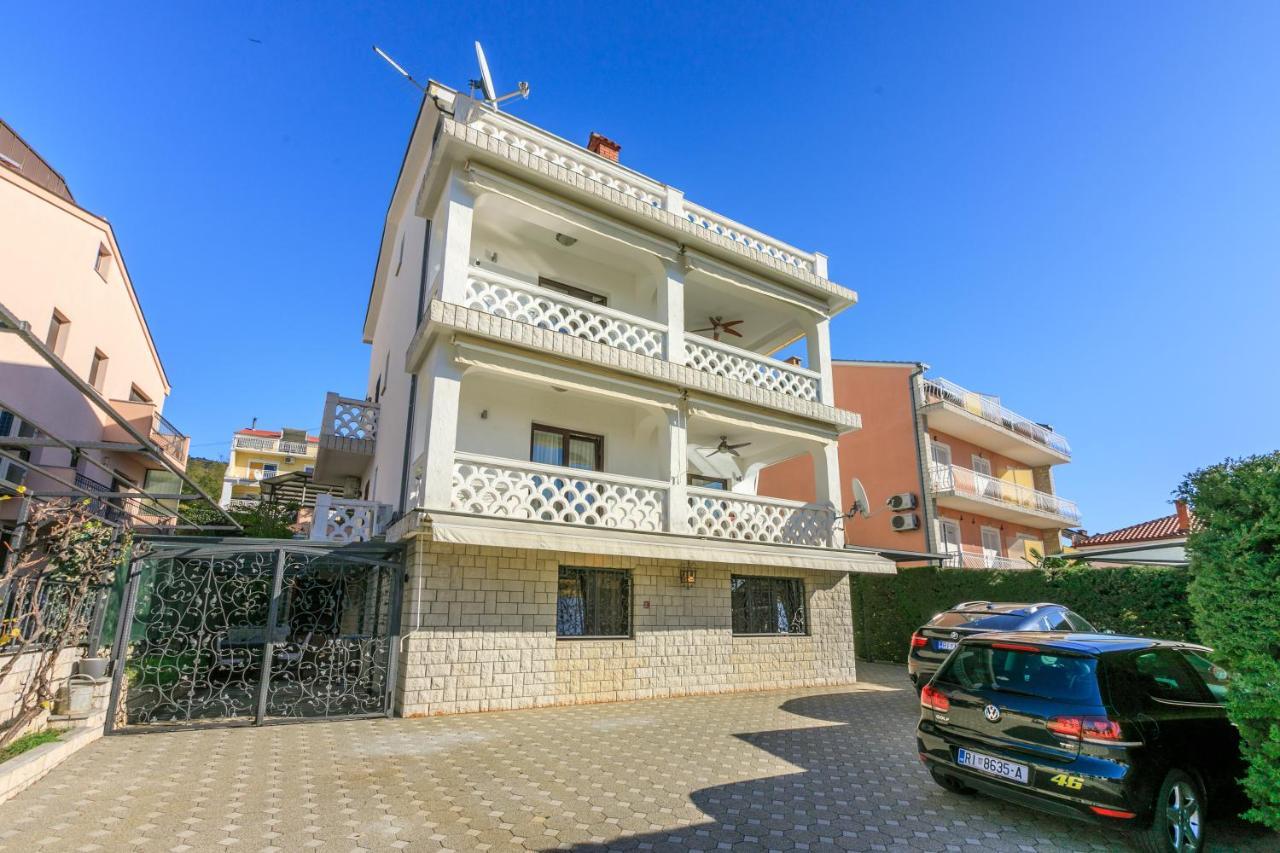 Apartment Eni Selce Buitenkant foto