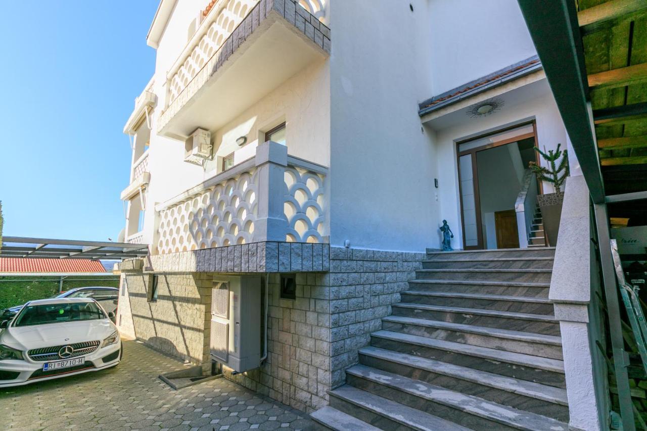Apartment Eni Selce Buitenkant foto