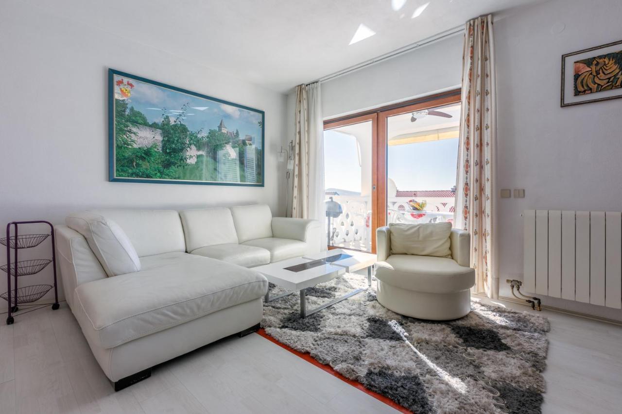 Apartment Eni Selce Buitenkant foto