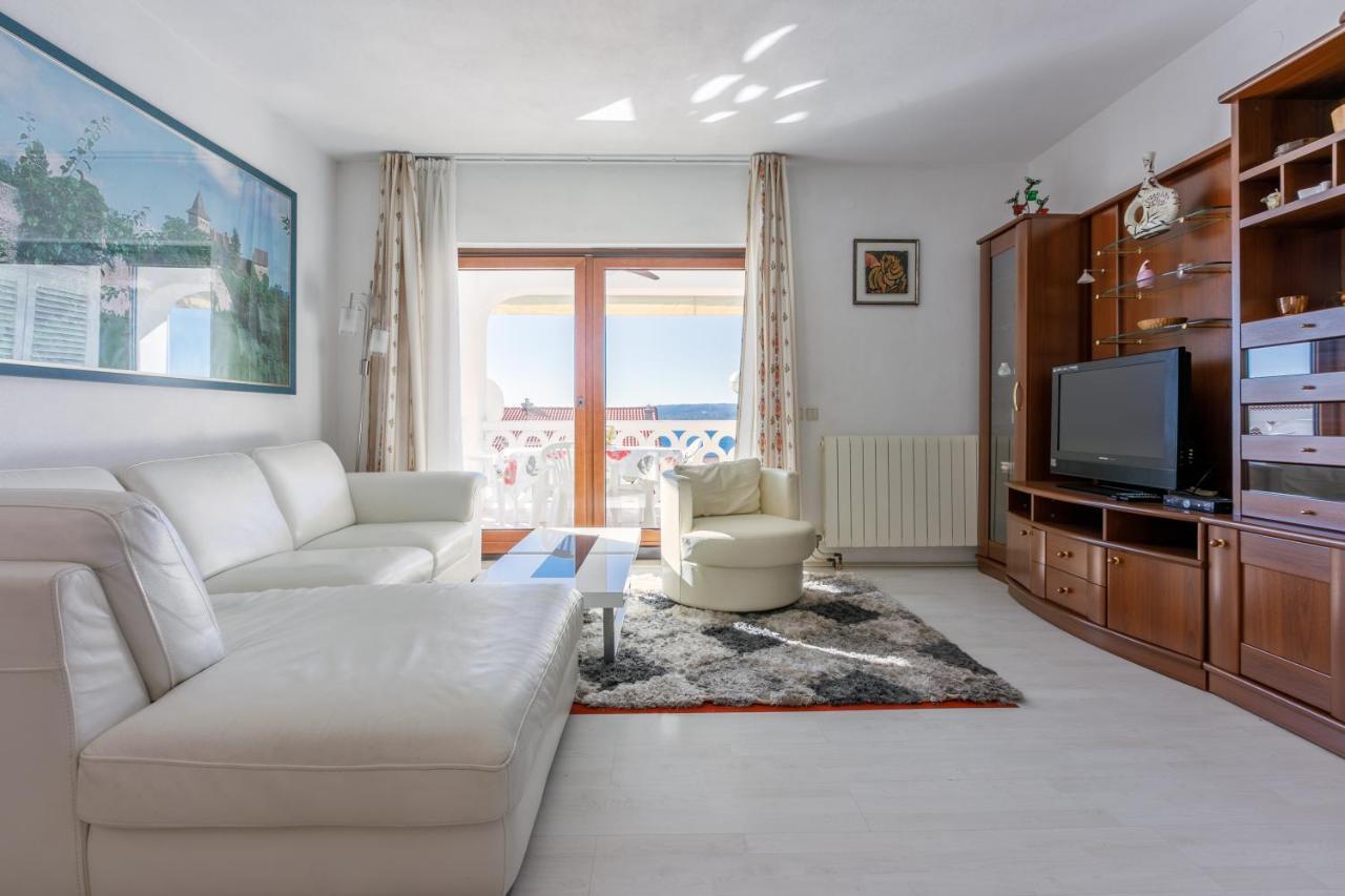 Apartment Eni Selce Buitenkant foto
