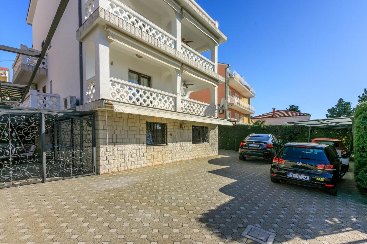 Apartment Eni Selce Buitenkant foto