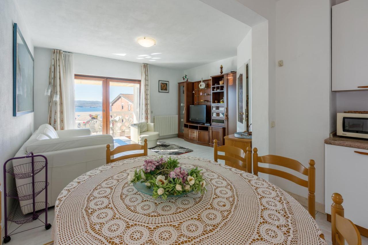 Apartment Eni Selce Buitenkant foto