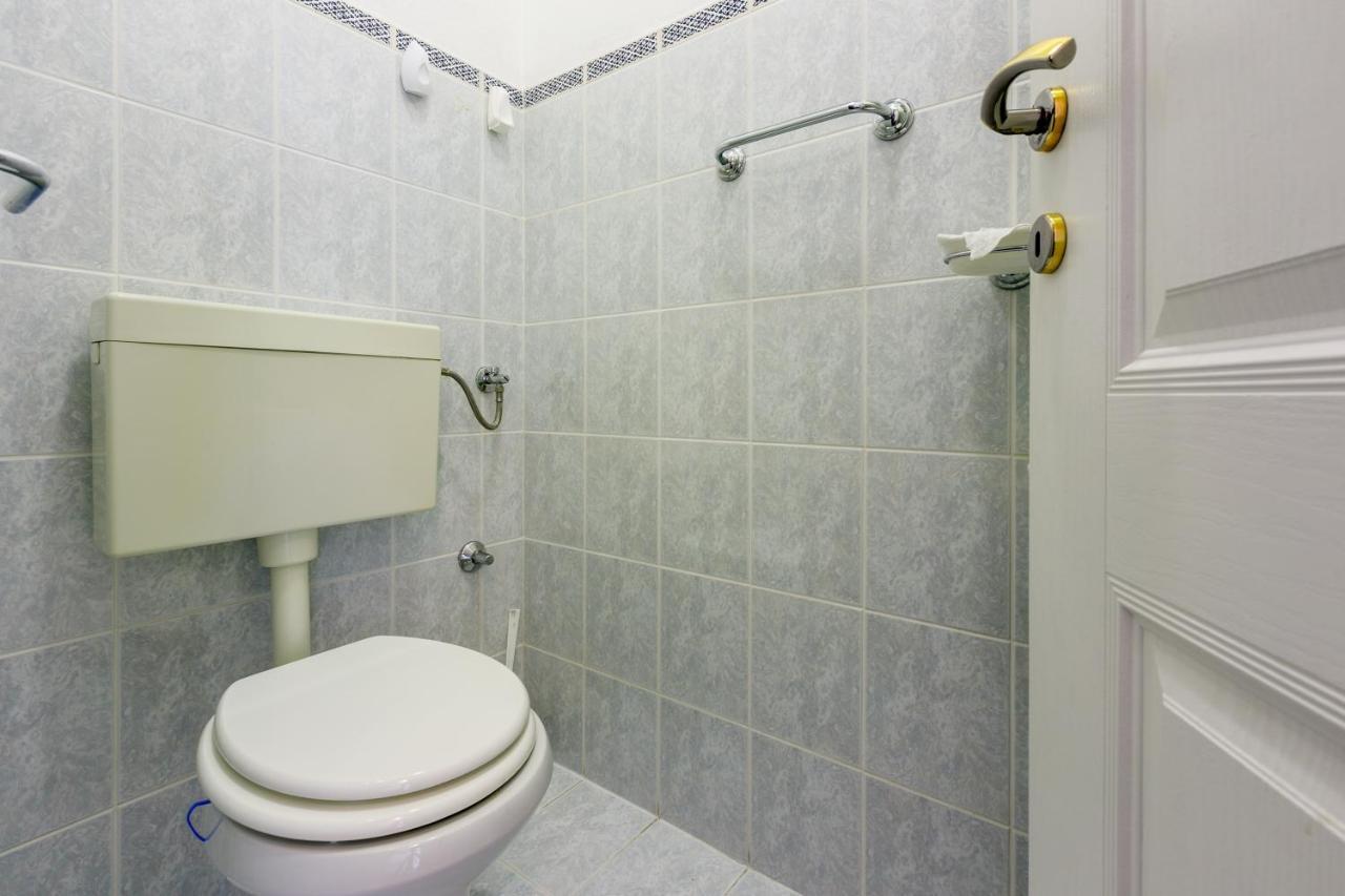 Apartment Eni Selce Buitenkant foto