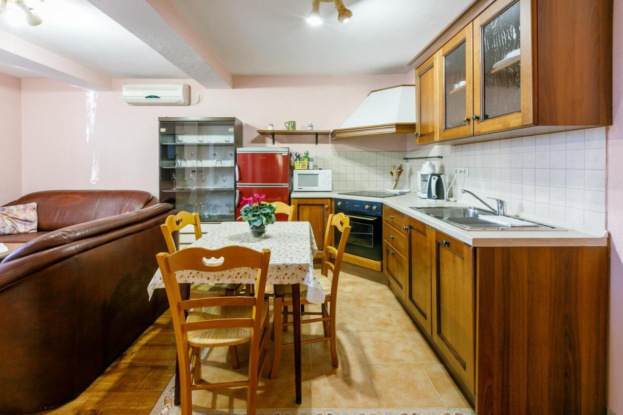 Apartment Eni Selce Buitenkant foto