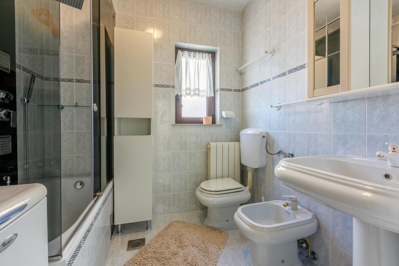 Apartment Eni Selce Buitenkant foto