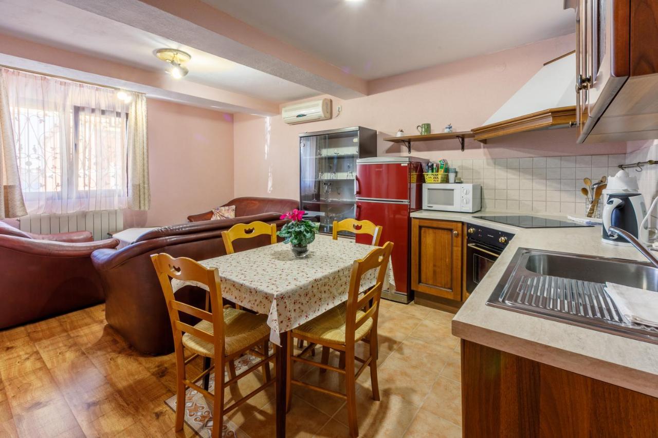 Apartment Eni Selce Buitenkant foto