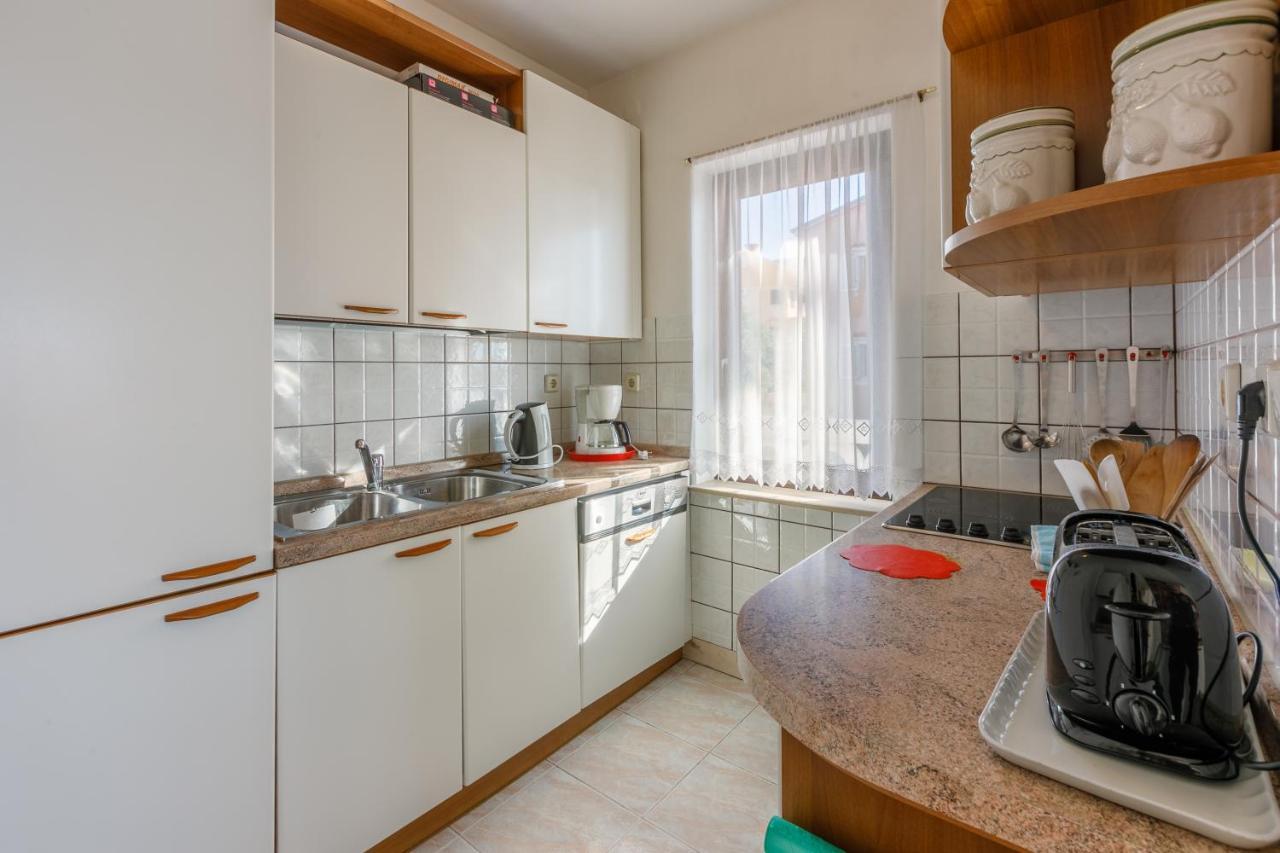 Apartment Eni Selce Buitenkant foto