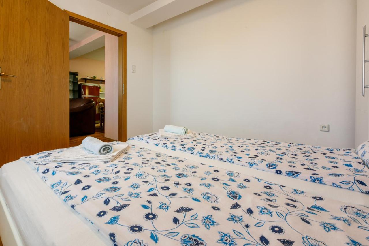 Apartment Eni Selce Buitenkant foto