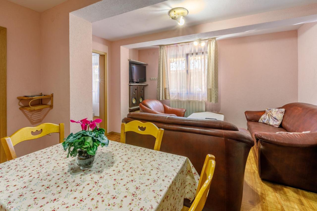 Apartment Eni Selce Buitenkant foto