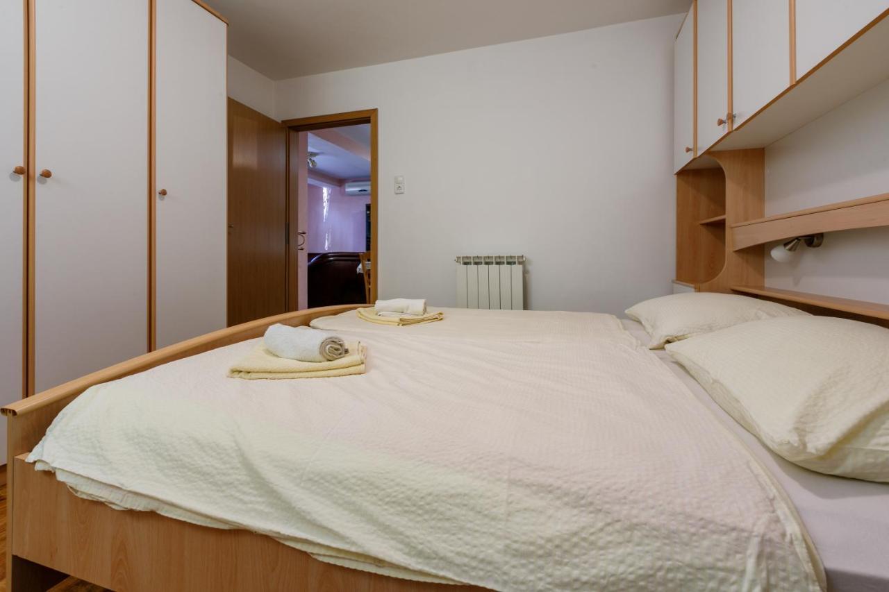 Apartment Eni Selce Buitenkant foto