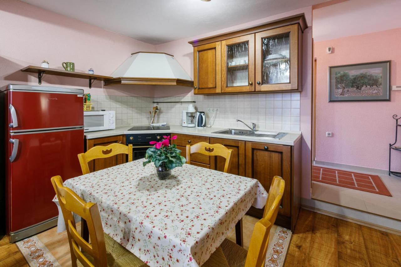 Apartment Eni Selce Buitenkant foto
