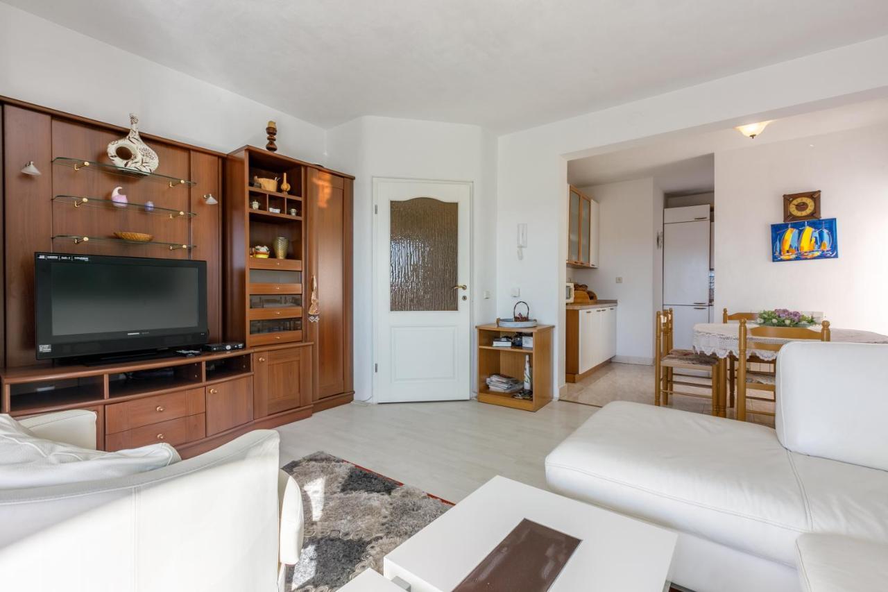 Apartment Eni Selce Buitenkant foto