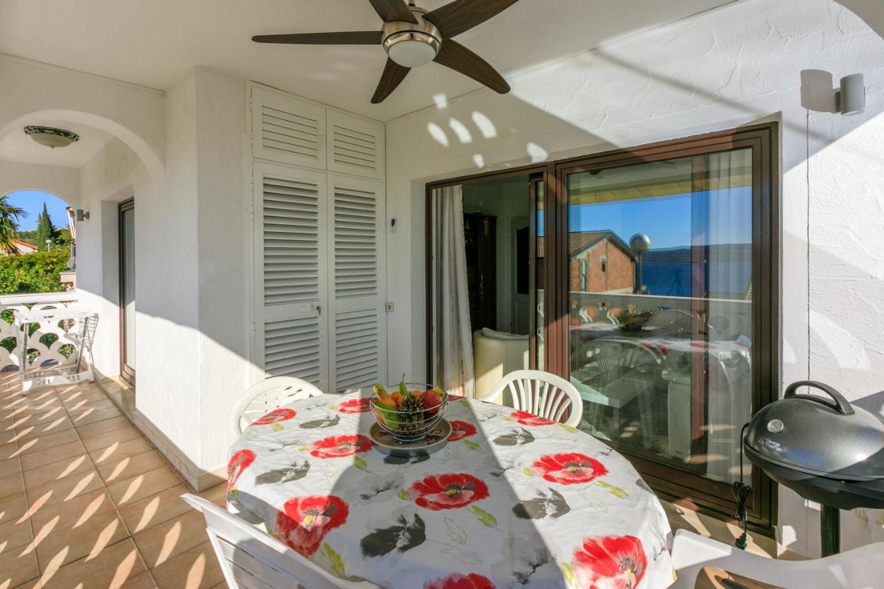Apartment Eni Selce Buitenkant foto