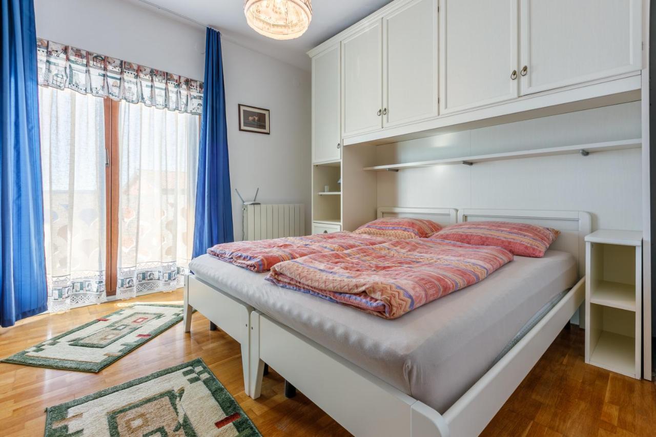 Apartment Eni Selce Buitenkant foto