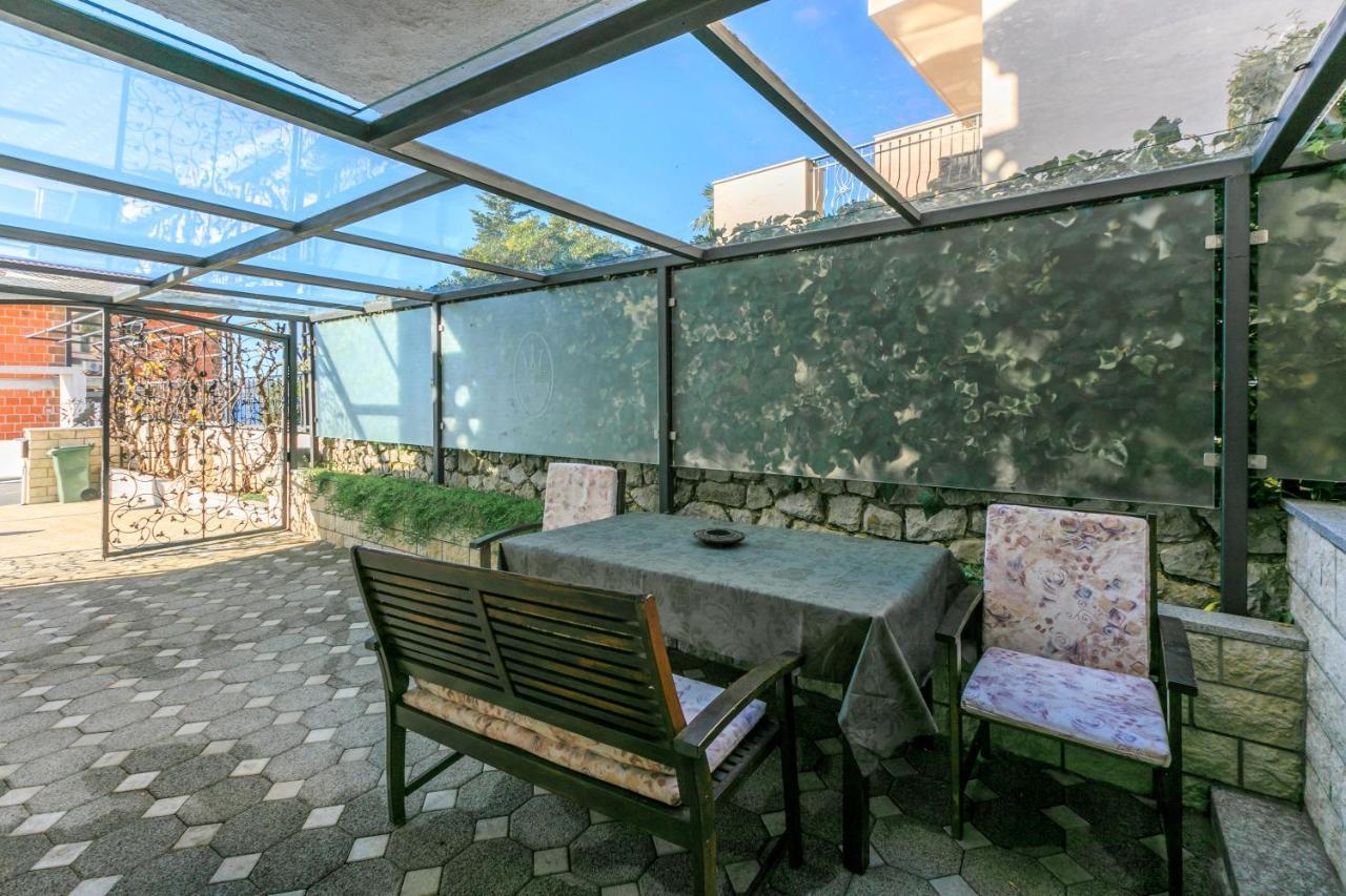 Apartment Eni Selce Buitenkant foto