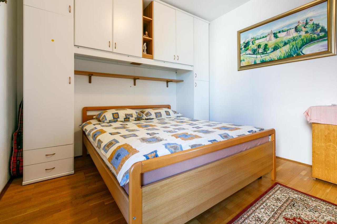 Apartment Eni Selce Buitenkant foto