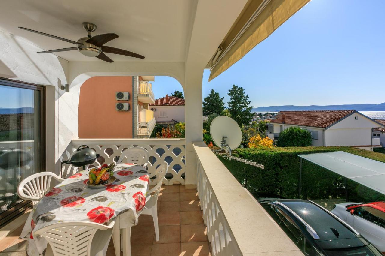 Apartment Eni Selce Buitenkant foto
