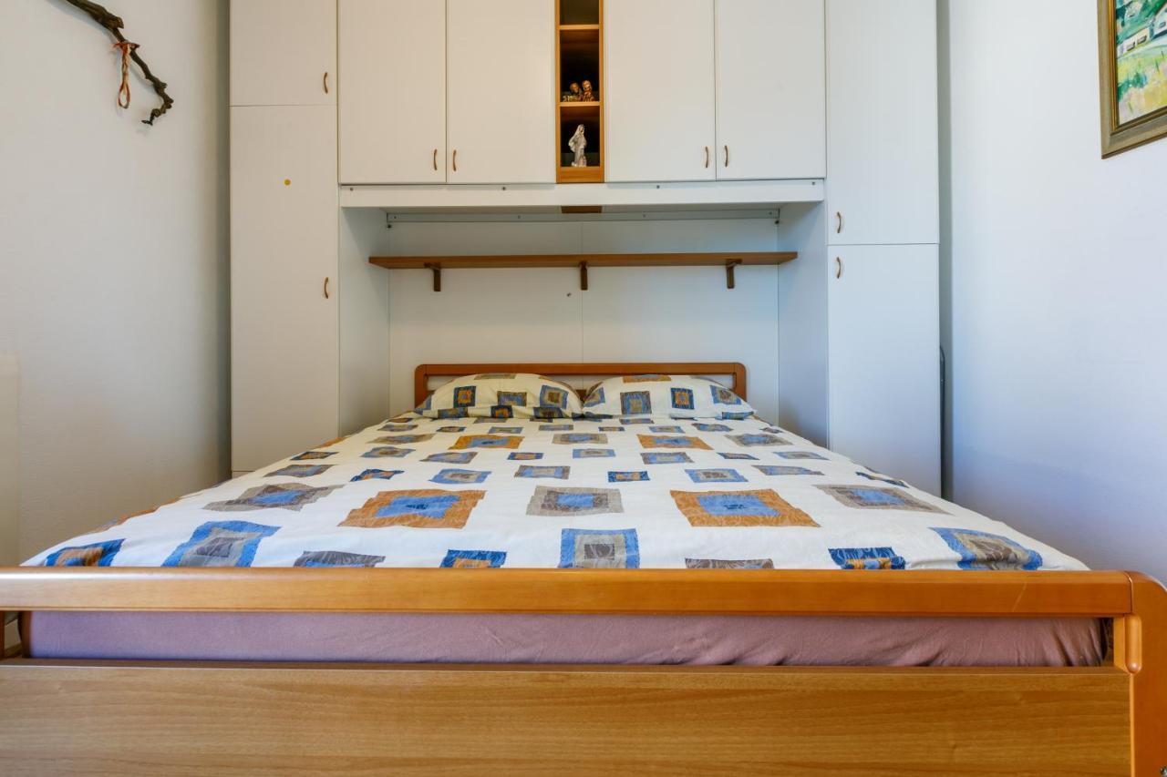 Apartment Eni Selce Buitenkant foto