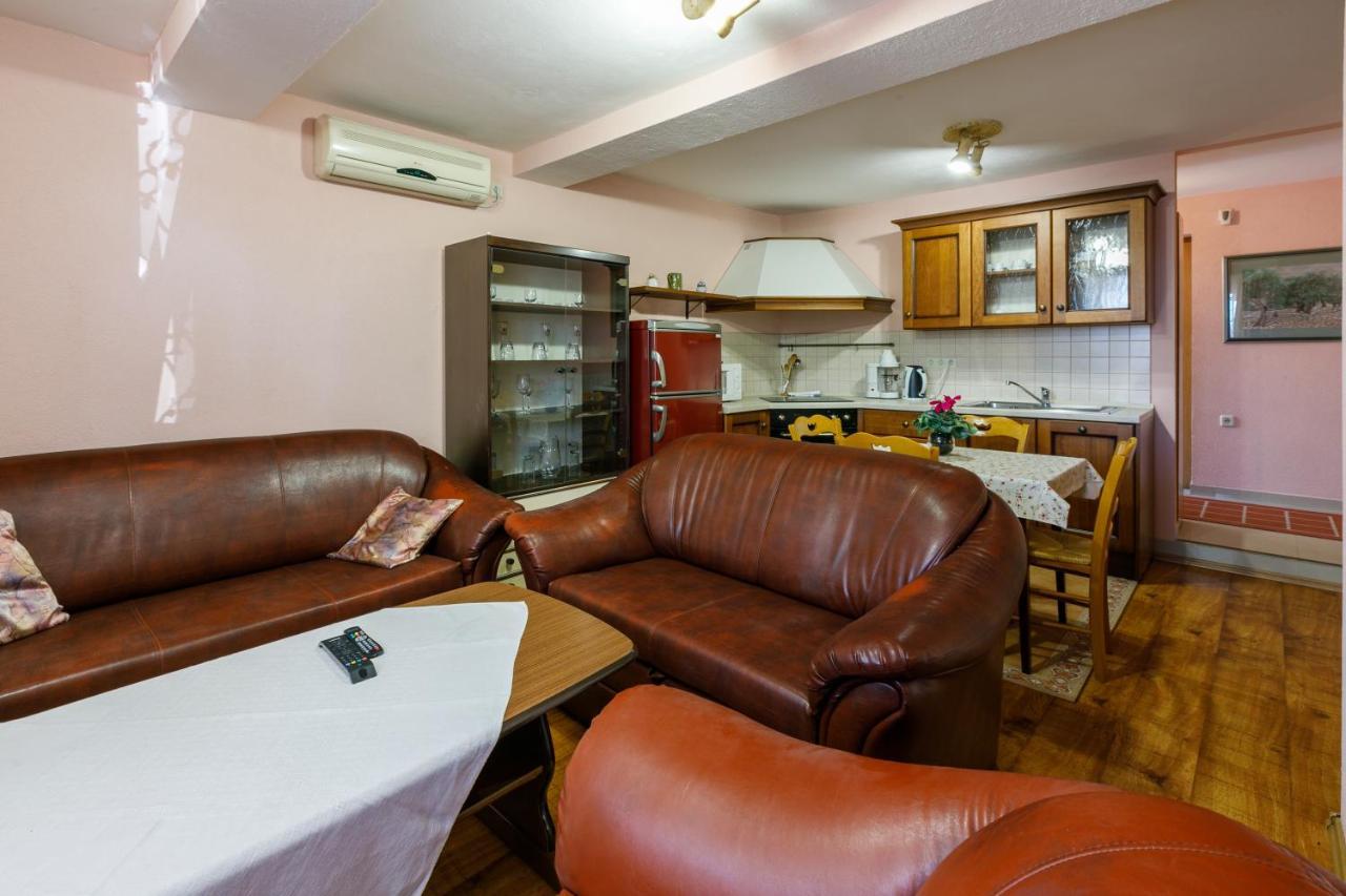 Apartment Eni Selce Buitenkant foto