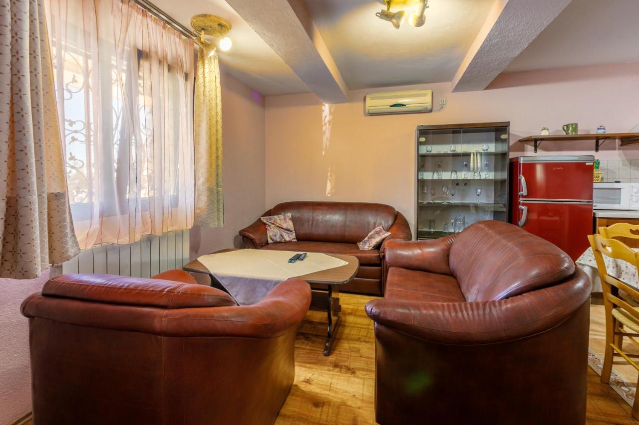 Apartment Eni Selce Buitenkant foto