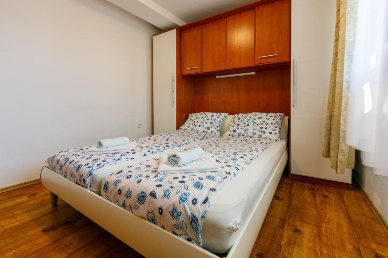 Apartment Eni Selce Buitenkant foto