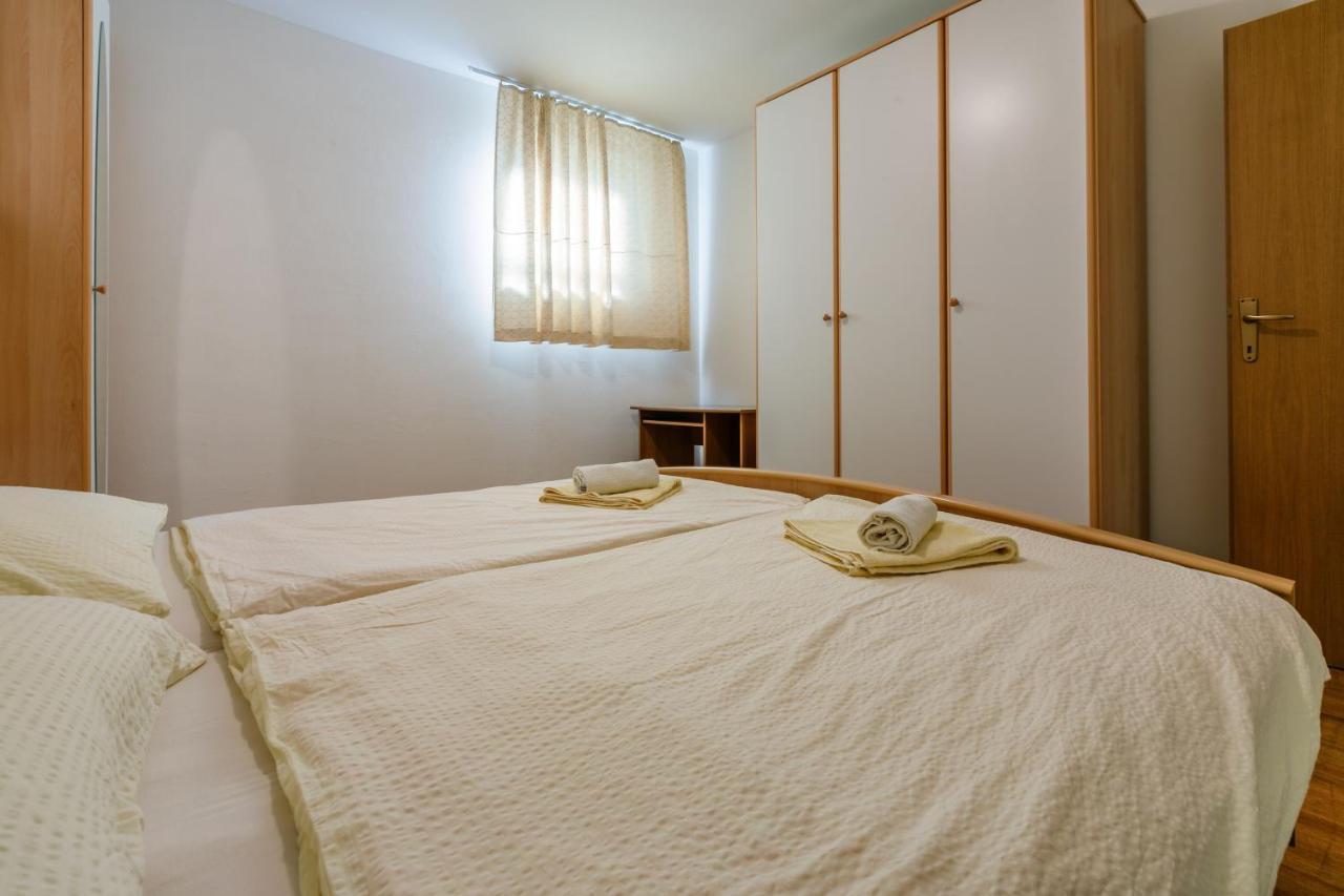 Apartment Eni Selce Buitenkant foto