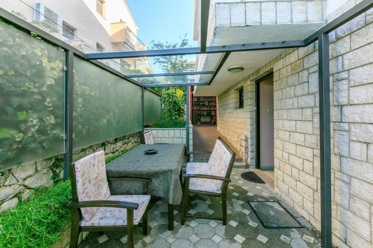 Apartment Eni Selce Buitenkant foto