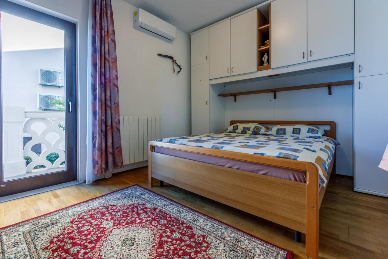 Apartment Eni Selce Buitenkant foto