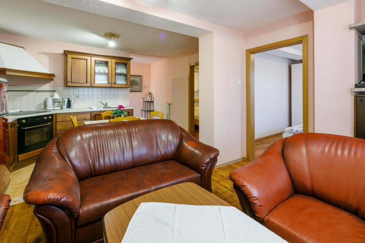 Apartment Eni Selce Buitenkant foto
