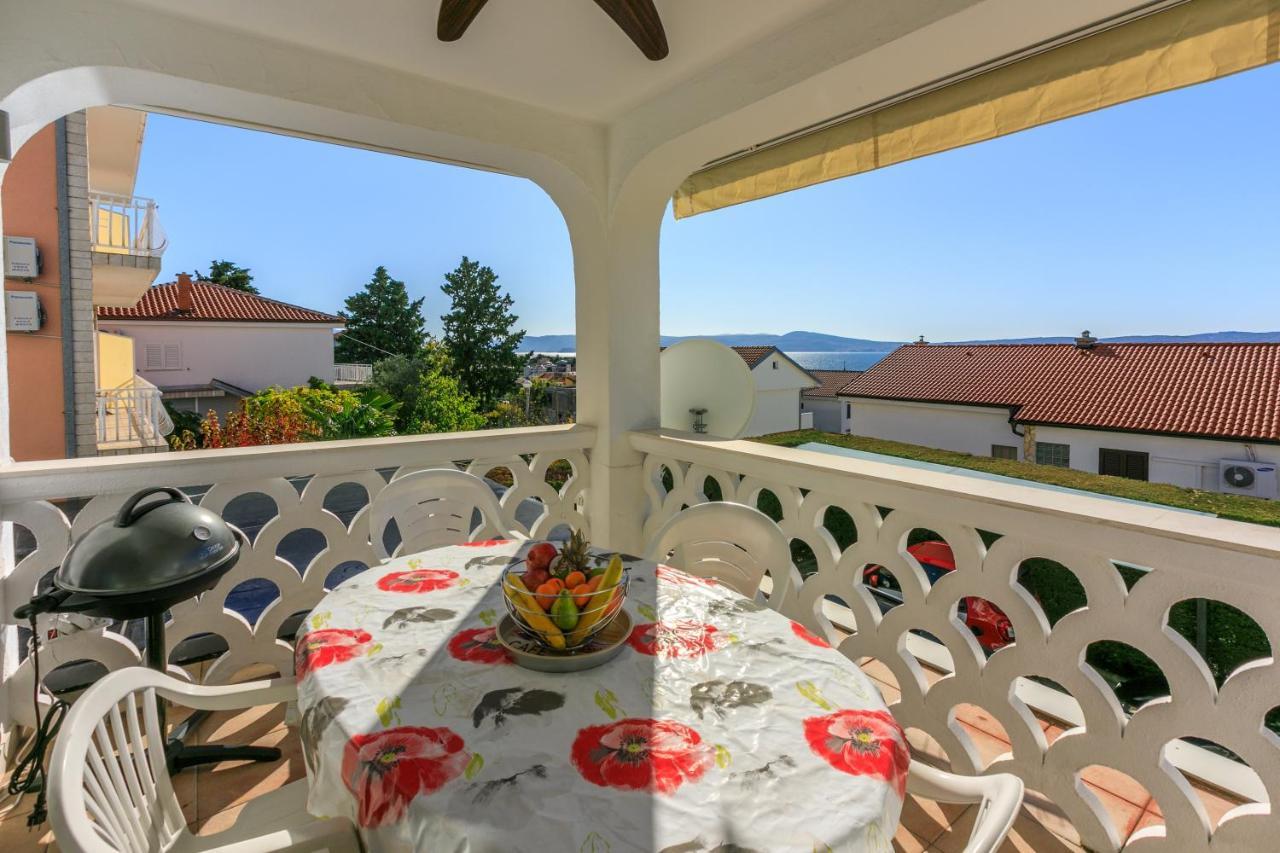 Apartment Eni Selce Buitenkant foto