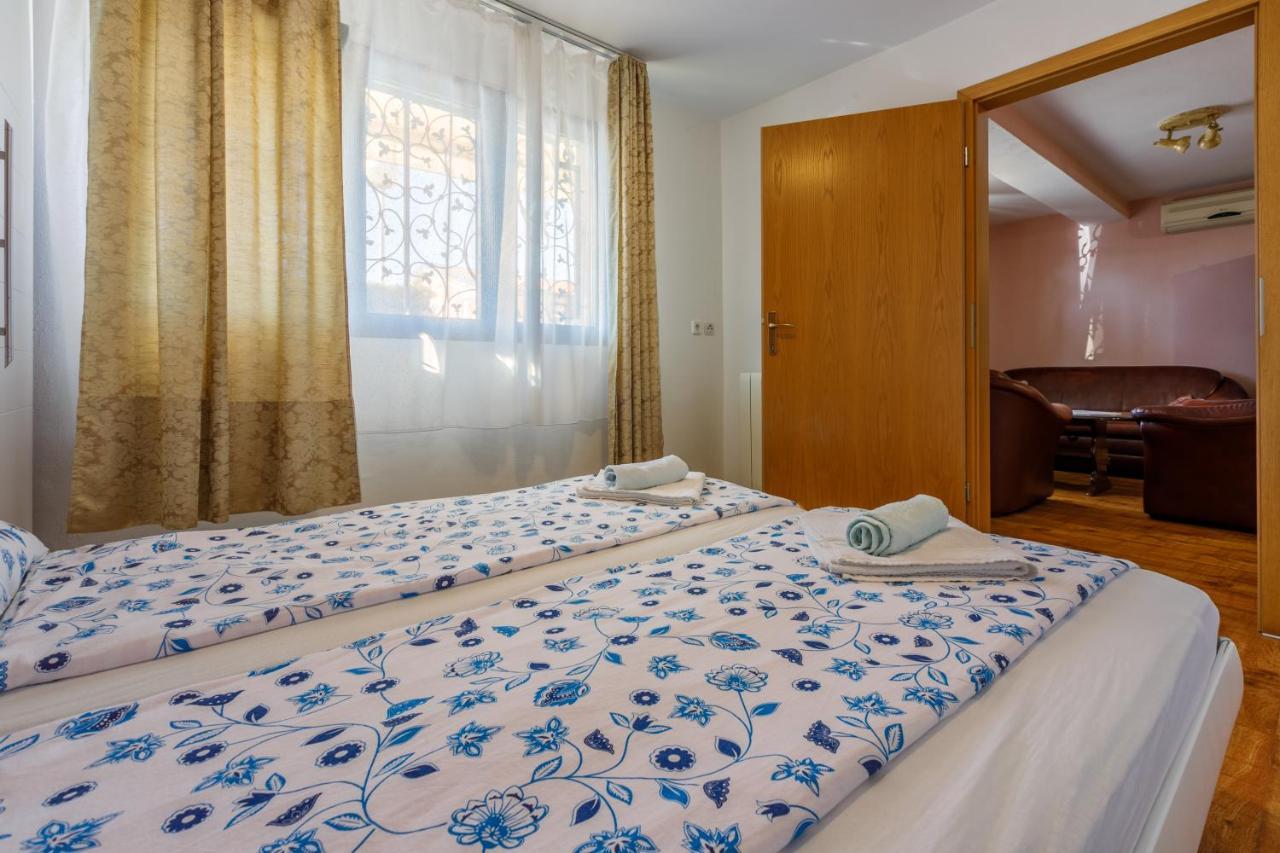Apartment Eni Selce Buitenkant foto